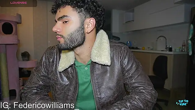 Snapshot of Derek_w chatting on 12/20/24, 07:12 Derek w online show from 12/20/24, 07:12