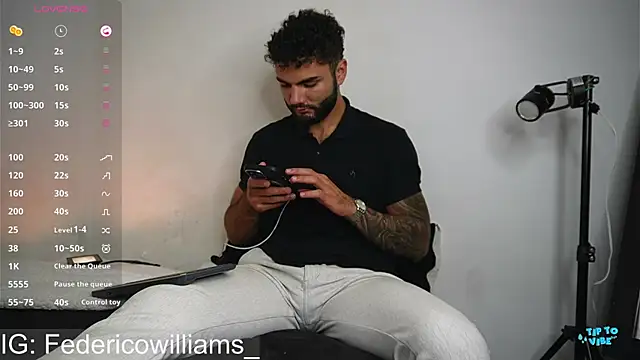 Snapshot of Derek_w chatting on 01/18/25, 11:00 Derek w online show from 01/18/25, 11:00