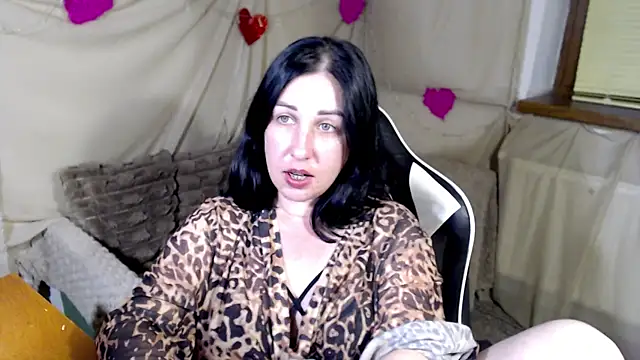 Snapshot of JillStevens chatting on 06/08/26, 05:57 JillStevens online show from 06/08/26, 05:57