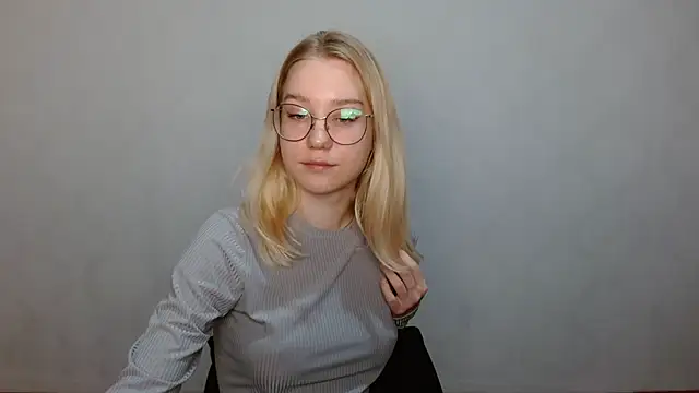 Snapshot of cindi_hot chatting on 12/03/24, 11:44 cindi hot online show from 12/03/24, 11:44