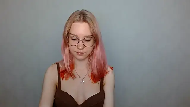 Snapshot of cindi_hot chatting on 12/08/24, 08:09 cindi hot online show from 12/08/24, 08:09