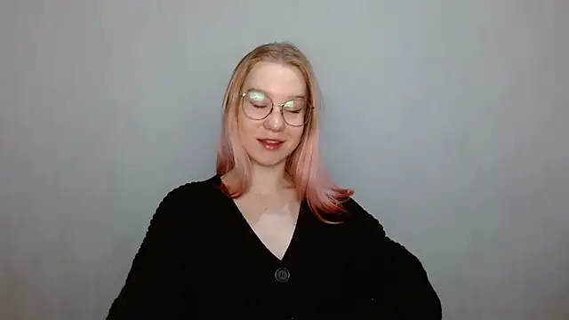 Snapshot of cindi_hot chatting on 12/16/24, 09:03 cindi hot online show from 12/16/24, 09:03