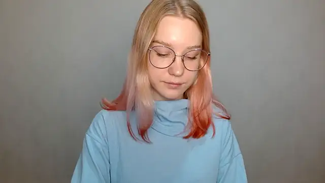 Snapshot of cindi_hot chatting on 12/20/24, 01:00 cindi hot online show from 12/20/24, 01:00