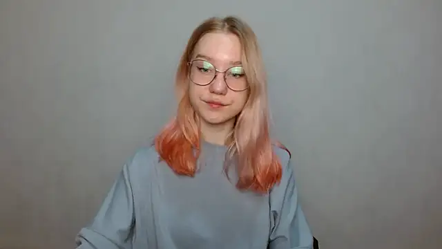 Snapshot of cindi_hot chatting on 12/23/24, 10:10 cindi hot online show from 12/23/24, 10:10