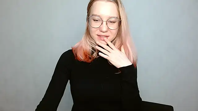 Snapshot of cindi_hot chatting on 12/26/24, 02:05 cindi hot online show from 12/26/24, 02:05