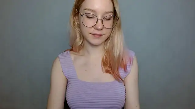 Snapshot of cindi_hot chatting on 01/10/25, 11:22 cindi hot online show from 01/10/25, 11:22