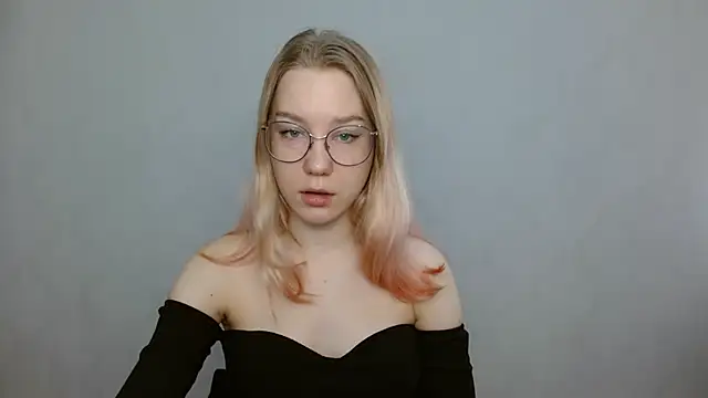 Snapshot of cindi_hot chatting on 01/14/25, 08:31 cindi hot online show from 01/14/25, 08:31