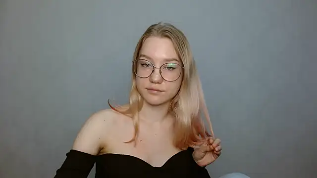 Snapshot of cindi_hot chatting on 01/14/25, 11:31 cindi hot online show from 01/14/25, 11:31