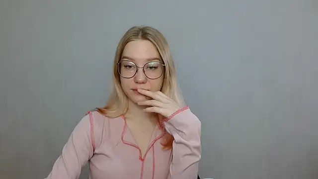 Snapshot of cindi_hot chatting on 01/19/25, 09:33 cindi hot online show from 01/19/25, 09:33