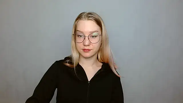 Snapshot of cindi_hot chatting on 01/25/25, 08:53 cindi hot online show from 01/25/25, 08:53