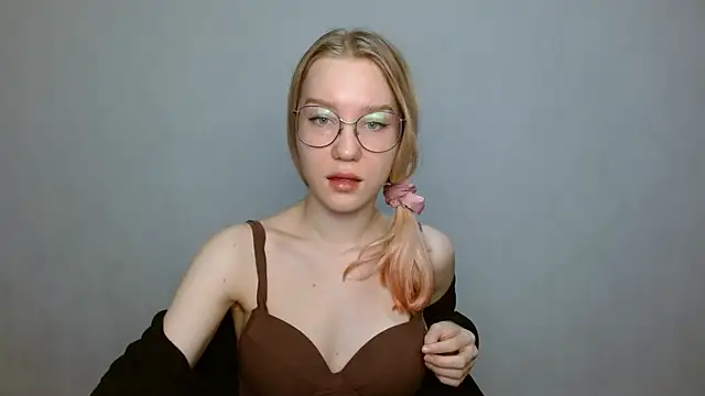 Snapshot of cindi_hot chatting on 01/25/25, 11:55 cindi hot online show from 01/25/25, 11:55