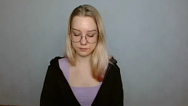 Snapshot of cindi_hot chatting on 01/28/25, 10:02 cindi hot online show from 01/28/25, 10:02