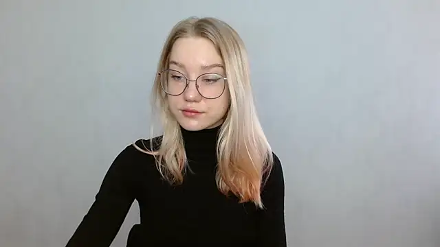 Snapshot of cindi_hot chatting on 02/03/25, 10:03 cindi hot online show from 02/03/25, 10:03