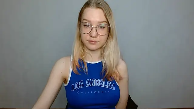 Snapshot of cindi_hot chatting on 02/08/25, 11:33 cindi hot online show from 02/08/25, 11:33