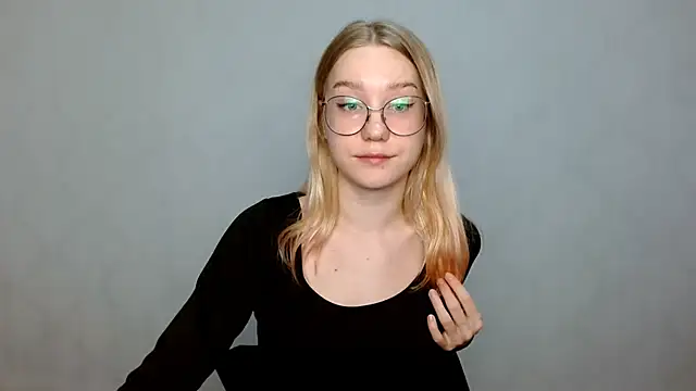 Snapshot of cindi_hot chatting on 02/20/25, 11:09 cindi hot online show from 02/20/25, 11:09