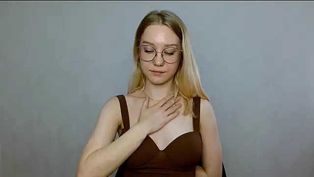 Snapshot of cindi_hot chatting on 02/26/25, 07:42 cindi hot online show from 02/26/25, 07:42