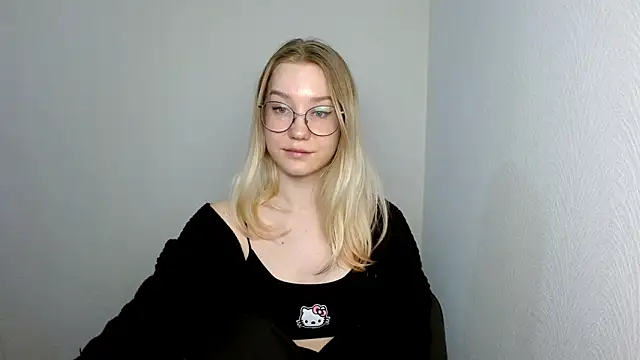 Snapshot of cindi_hot chatting on 03/20/25, 08:09 cindi hot online show from 03/20/25, 08:09