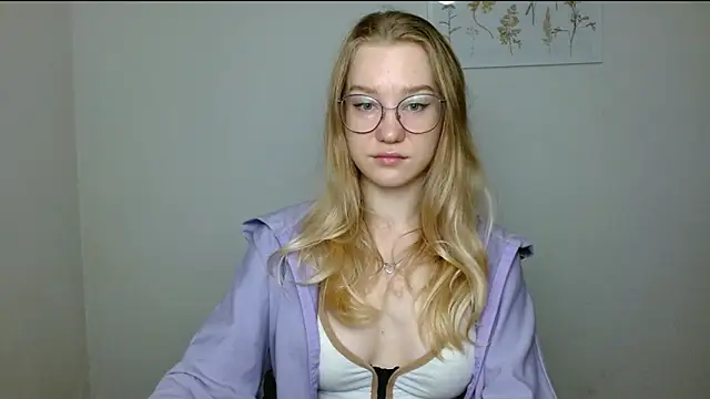 Snapshot of cindi_hot chatting on 10/08/25, 09:40 cindi hot online show from 10/08/25, 09:40