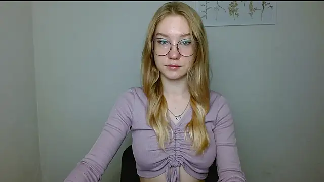 Snapshot of cindi_hot chatting on 10/09/25, 08:45 cindi hot online show from 10/09/25, 08:45