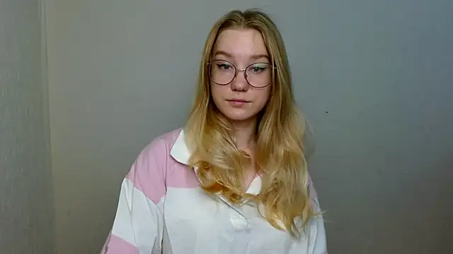 cindi hot online show from 11/18/25, 11:03