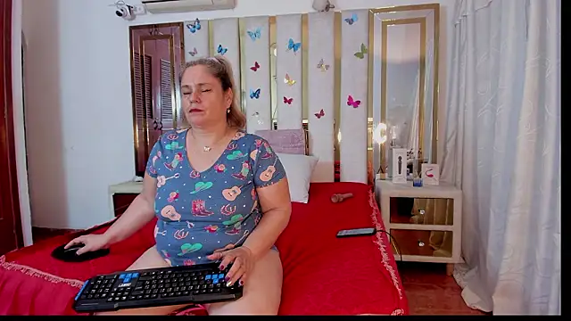 Snapshot of AnyelaGitanaMature chatting on 02/03/26, 03:04 AnyelaGitanaMature online show from 02/03/26, 03:04