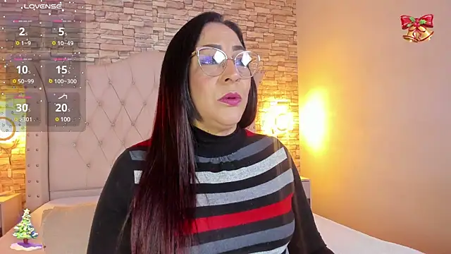 Snapshot of Gina_Myers chatting on 12/18/24, 12:18 Gina Myers online show from 12/18/24, 12:18