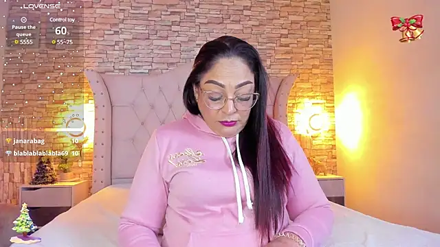 Snapshot of Gina_Myers chatting on 12/20/24, 03:53 Gina Myers online show from 12/20/24, 03:53