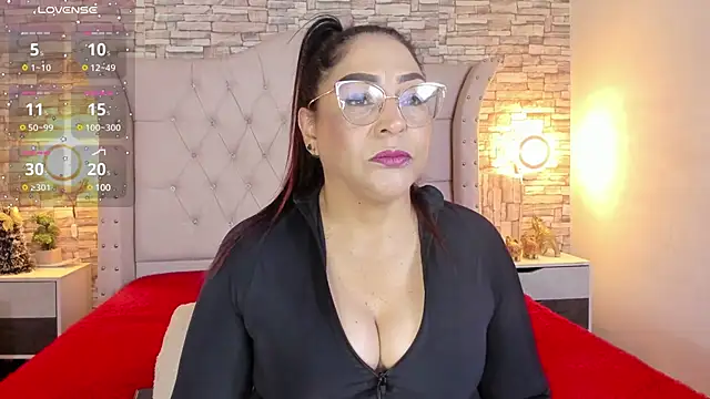Snapshot of Gina_Myers chatting on 01/11/25, 12:40 Gina Myers online show from 01/11/25, 12:40