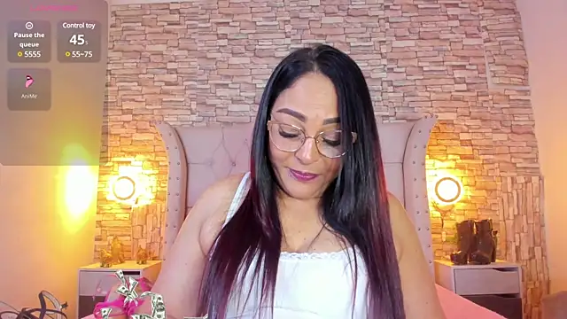 Snapshot of Gina_Myers chatting on 02/24/25, 01:10 Gina Myers online show from 02/24/25, 01:10