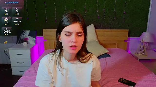 Snapshot of SusieMorris chatting on 12/04/24, 08:12 SusieMorris online show from 12/04/24, 08:12