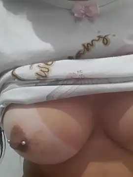 Snapshot of AmandaS2k chatting on 11/21/25, 01:37 AmandaS2k online show from 11/21/25, 01:37