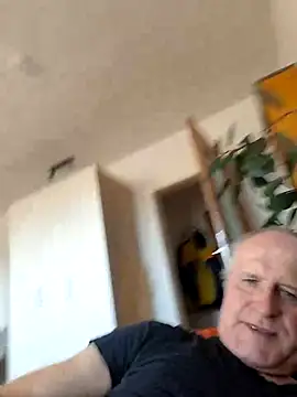 Snapshot of Milkasahne64 chatting on 09/19/25, 11:22 Milkasahne64 online show from 09/19/25, 11:22