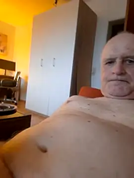 Snapshot of Milkasahne64 chatting on 02/06/26, 07:23 Milkasahne64 online show from 02/06/26, 07:23