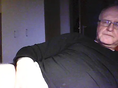 Snapshot of Milkasahne64 chatting on 03/09/26, 05:50 Milkasahne64 online show from 03/09/26, 05:50