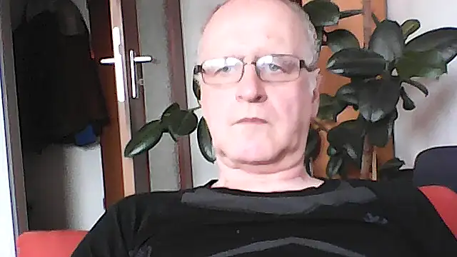 Snapshot of Milkasahne64 chatting on 03/13/26, 10:33 Milkasahne64 online show from 03/13/26, 10:33