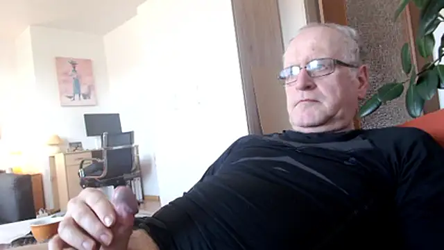 Snapshot of Milkasahne64 chatting on 03/21/26, 09:36 Milkasahne64 online show from 03/21/26, 09:36