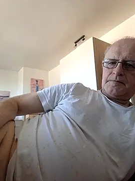 Milkasahne64 online show from 05/09/26, 07:46