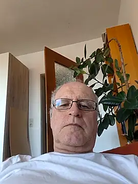 Milkasahne64 online show from 05/27/26, 11:29