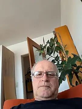 Milkasahne64 online show from 06/04/26, 05:57