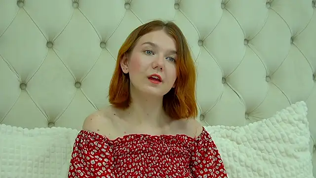 Snapshot of LessySmith chatting on 09/12/25, 04:18 LessySmith online show from 09/12/25, 04:18