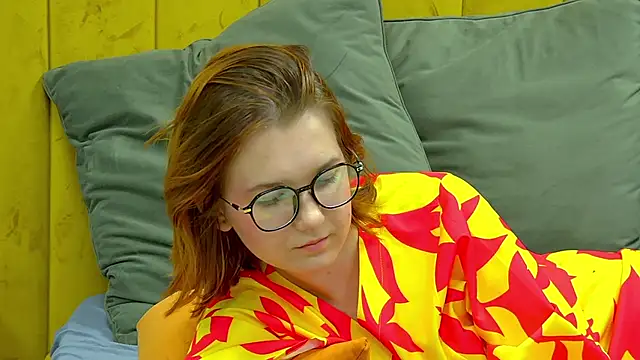 Snapshot of LessySmith chatting on 09/21/25, 04:36 LessySmith online show from 09/21/25, 04:36