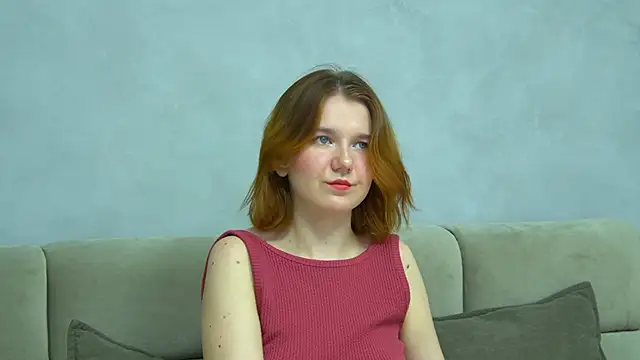 Snapshot of LessySmith chatting on 09/21/25, 04:41 LessySmith online show from 09/21/25, 04:41