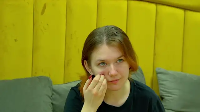 Snapshot of LessySmith chatting on 11/07/25, 04:18 LessySmith online show from 11/07/25, 04:18