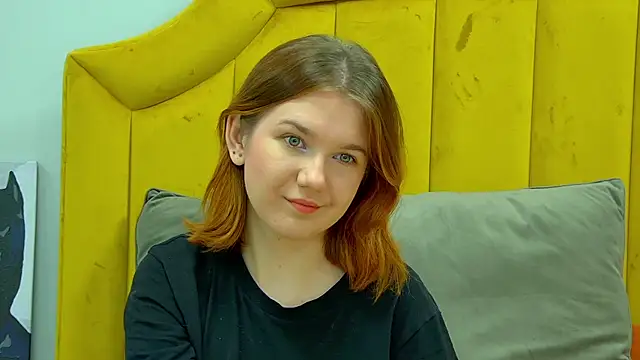 Snapshot of LessySmith chatting on 11/10/25, 04:17 LessySmith online show from 11/10/25, 04:17