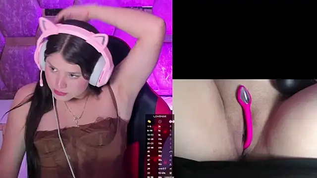 Snapshot of Trianna__ chatting on 10/07/25, 05:43 Trianna online show from 10/07/25, 05:43