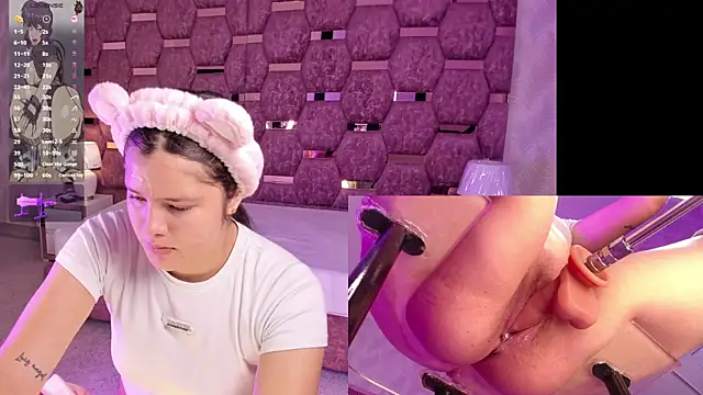 Snapshot of Trianna__ chatting on 11/20/25, 01:44 Trianna online show from 11/20/25, 01:44