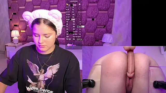 Snapshot of Trianna__ chatting on 11/21/25, 02:05 Trianna online show from 11/21/25, 02:05