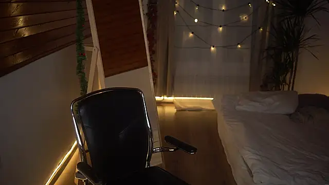 Snapshot of AkaneiroDemon chatting on 12/18/24, 04:39 AkaneiroDemon online show from 12/18/24, 04:39