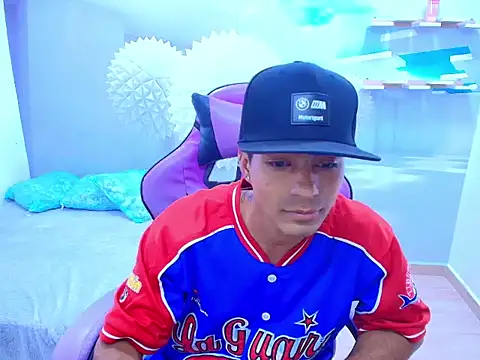 Snapshot of Aaron-00 chatting on 01/15/26, 09:51 Aaron-00 online show from 01/15/26, 09:51