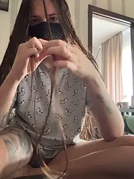 Snapshot of BlackM00n8 chatting on 10/17/25, 07:00 BlackM00n8 online show from 10/17/25, 07:00